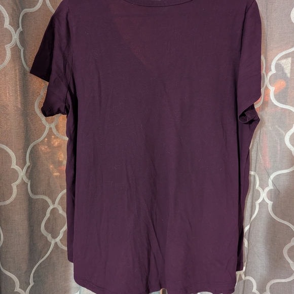 Old Navy Women's Short Sleeve V-Neck Tee - Deep Purple - Picture 3 of 6